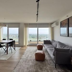 Alquilo Apartamento De 3 Dormitorios De Lujo Amueblado. Piso 17 Excelente Vista. Carrasco Frente A Los Lagos. A Metros De La Costa. Carrasco Tower. Parque Miramar.
