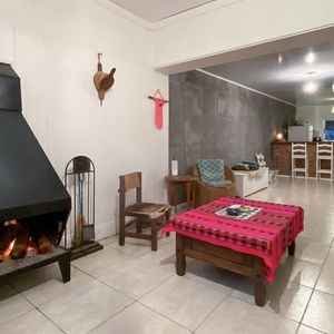 Se Vende Casa  De Dos Dormitorios Con Amplio Patio San Carlos, Maldonado.