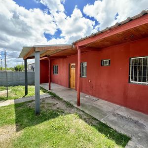 Apartamento En Alquiler De 1 Dormitorio Con Opción A 2 Y Patio En Complejo Barrio El General, Colonia