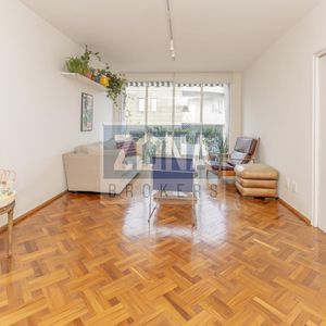 Apartamento En Venta En Cordon Sur  Dormitorios  Baños Con Balcon Al Frente