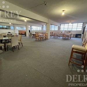 Venta / Alquiler Depósito En La Comercial Delrey Propiedades