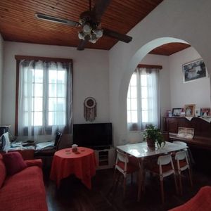 Venta De Casa  Cordón, 4 Dormitorios, Muy Luminosa Con Parrillero