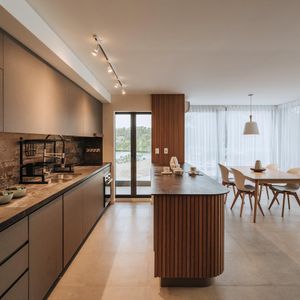 Venta De Apartamento De Lujo, 2 Dormitorios Con Opción A Garaje En Complejo Carrasco Boating.