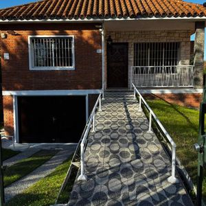 Orleans Proximo Tajes, 225 M2 Construídos, Terreno De 679 M2, 3 Dormitorios, Piscina, Gge X 3 !!