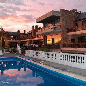 Venta De Hotel En Punta Del Diablo