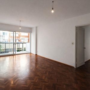 Venta De Apartamento 3 Dormitorios En Pocitos 3 Cuadras De La Rambla