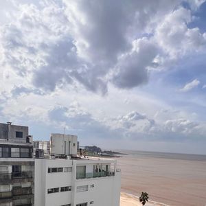 Apartamento De 114 Mts2 En Pocitos A 1 Cuadra De La Rambla