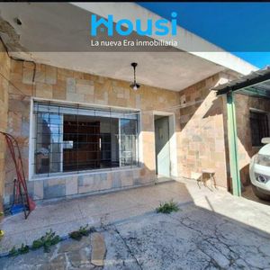 Vendo Excelente Casa 2 Dormitorios, Gran Terreno Con Cocheras Para Alquiler. Mercado Modelo