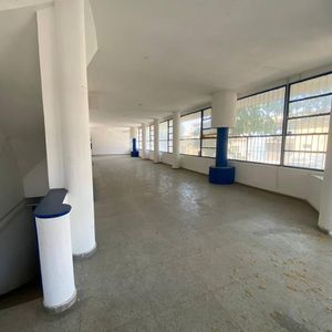 Vendo Local De 275m2. Con Amplios Ventanales, Local Esquina. Gran Visibilidad. Barrio Reducto