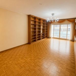 Venta Apartamento 2 Dormitorios, Balcón, Cochera Y Terraza Lavadero En La Rambla De Punta Carretas,