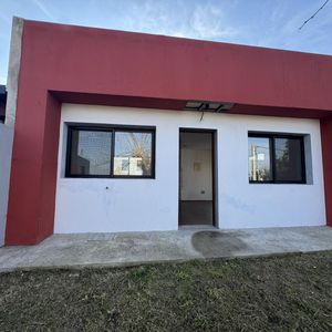 Casa En Venta De 3 Dormitorios Y Jardin