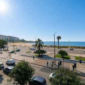 Rambla Pocitos,  Reciclado, 243 M2, 3 Dormitorios, Servicio, Gge , Box !!