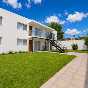 Apartamento En Venta  De 1 Dormitorio Con Terraza A Metros De Rambla En Colonia