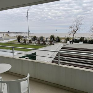 Hermoso Apartamento Con Vista Panorámica Al Río De La Plata