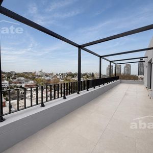Venta Penthouse 2 Dormitorios, En Buceo Con Garaje Doble