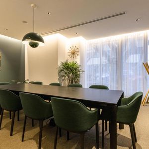 Alquiler De Oficinas Bellamente Diseñadas Para 5 Personas En Montevideo, La Cumparsita