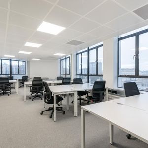 Oficina Para Empresas De Todos Los Tamaños En Montevideo, La Cumparsita