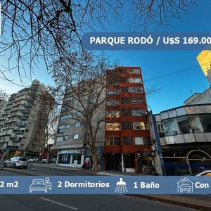 Venta En Parque Rodó De Apartamento De Dos Dormitorios Con Garaje, Terraza Y Ascensor