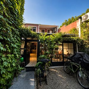 Casa Amoblada En Alquiler De 2 Dormitorios En El Barrio Histórico De Colonia Del Sacramento