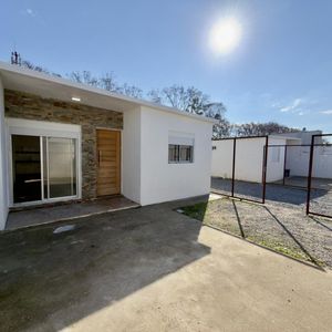 Colonia, Ferrando - Alquiler De Casa De 2 Dormitorio Con Parrillero