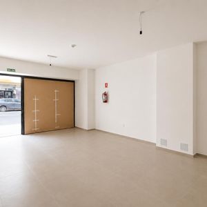 Alquiler Local Comercial A Estrenar En Cordón