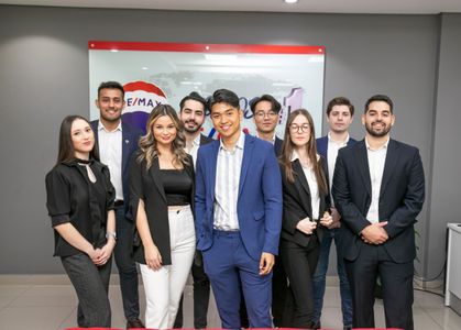 REMAX BLACK