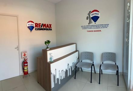 REMAX COSMOPOLITA