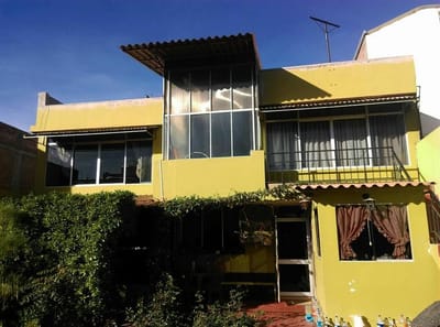 Linda y Amplia Casa en Venta en Urb. Lara Socabaya de 451 m2 Full Jardines