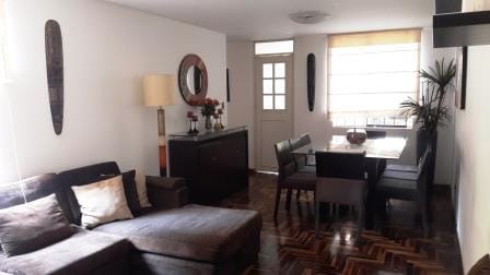 Vendo Precioso Dpto 84 m2 + Jardin 1er Piso X Av Casuarinas con Tomasal Surco