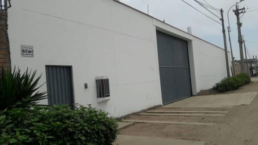 En Venta Local Industrial en Lurín - Av Los Alamos
