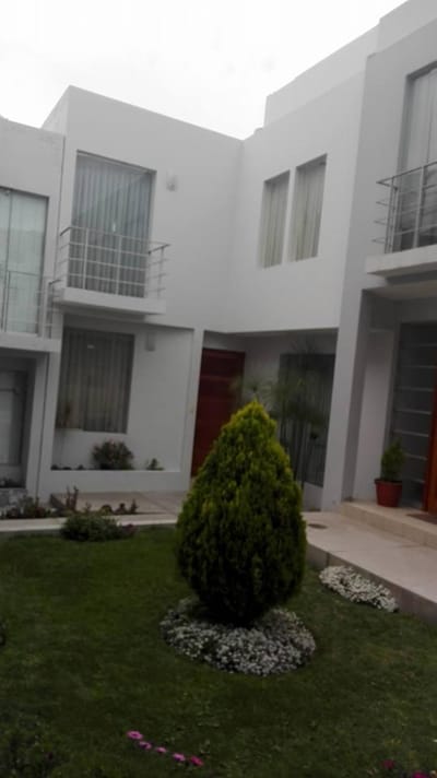 Linda Casa en Alquiler Área 160 m2 en Quinta Privada de Cayma