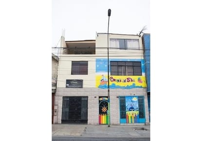 En Venta Local Comercial de 3 Pisos Av Principal Santa Anita