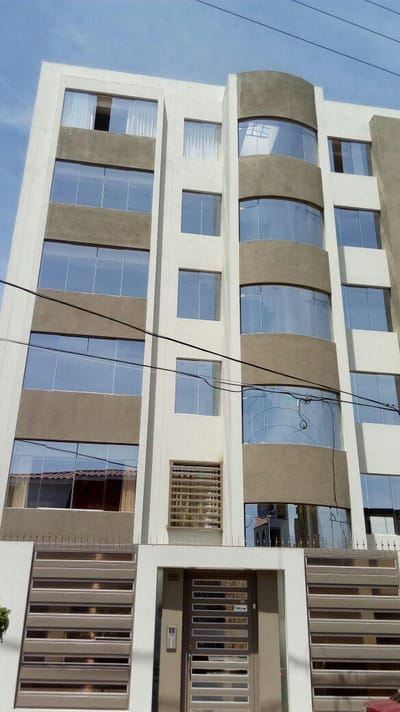 Vendo Linda Casa con Parque Privado Parte Baja de Cayma
