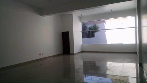 Alquilo Amplia Oficina de 77 m2 Frente a Clínica Arequipa