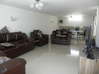 Vendo Hermosa Casa de 3 Pisos con 04 Habitaciones a Espaldas de Incalpaca
