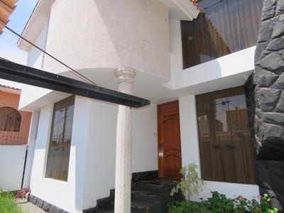 Excelente Casa de Estreno Umacollo