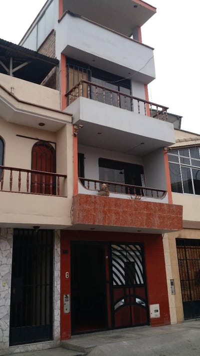 Ocasión Casa 4 Pisos en Remate Cerca a La Ct y Av San Juan de Miraflores.