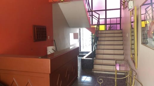 Hostal en Alquiler! Área 600 m2 en Av Parra