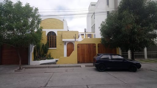 Alquilo Bonita y Amplia Casa en Urb Privada de Vallecito