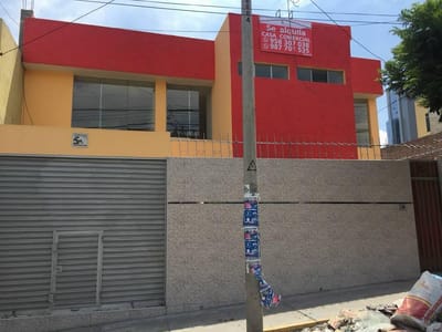 Alquilo Amplisima Casa Para Empresas Ideal Policlinico, Consultorios 200 m2