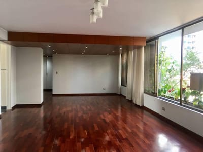 Amplio y Elegante Departamento en Zona Exclusiva, San Isidro