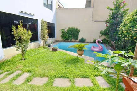 Casa con Jardin y Piscina