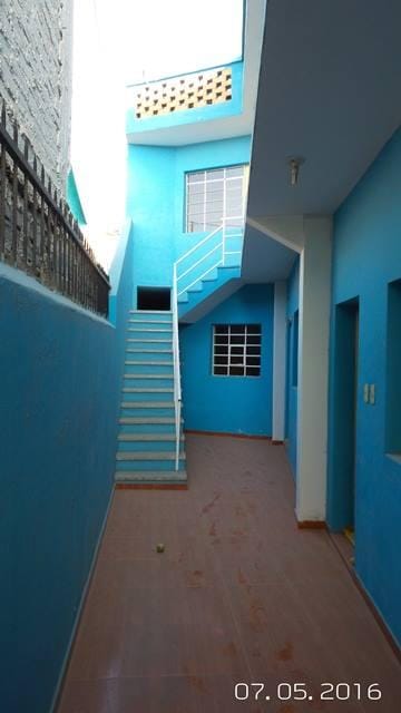 Remato Casa Ideal Vivienda o Comercio 02 Pisos en Av Parra $140,000 Dólares