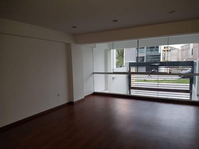 Vendo Céntrico Departamento 1er Piso Frente a Parque de 02 Hab. en Cayma,