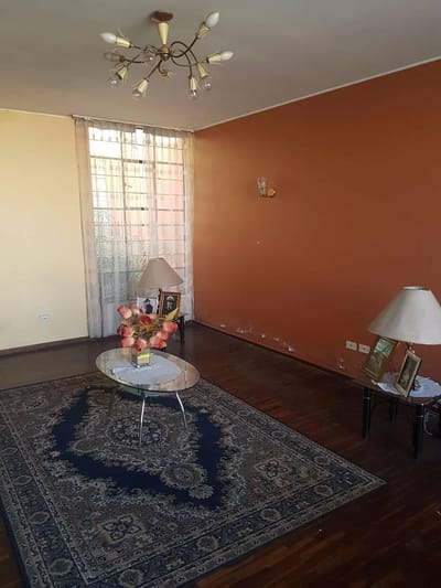 Vendo Amplia Casa de 325 m2 en Urb. Municipal - Cercado