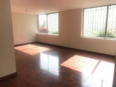 Amplio Flat a Pasos del Parque Kennedy