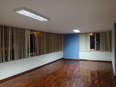 Excelente Oficina en Av Benavides