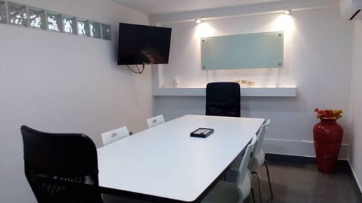 Alquilo Oficina 1°piso At. 45 m2 Surquillo, Baño + Sala Reuniones + Comedor U$640