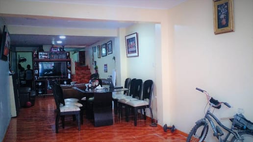 Casa Tres Pisos a Precio de Terreno San Juan de Miraflores.