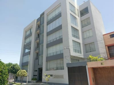 Alquilo Lindo Dpto. en Primer Piso Área 160 m2 - Cayma (Patio)